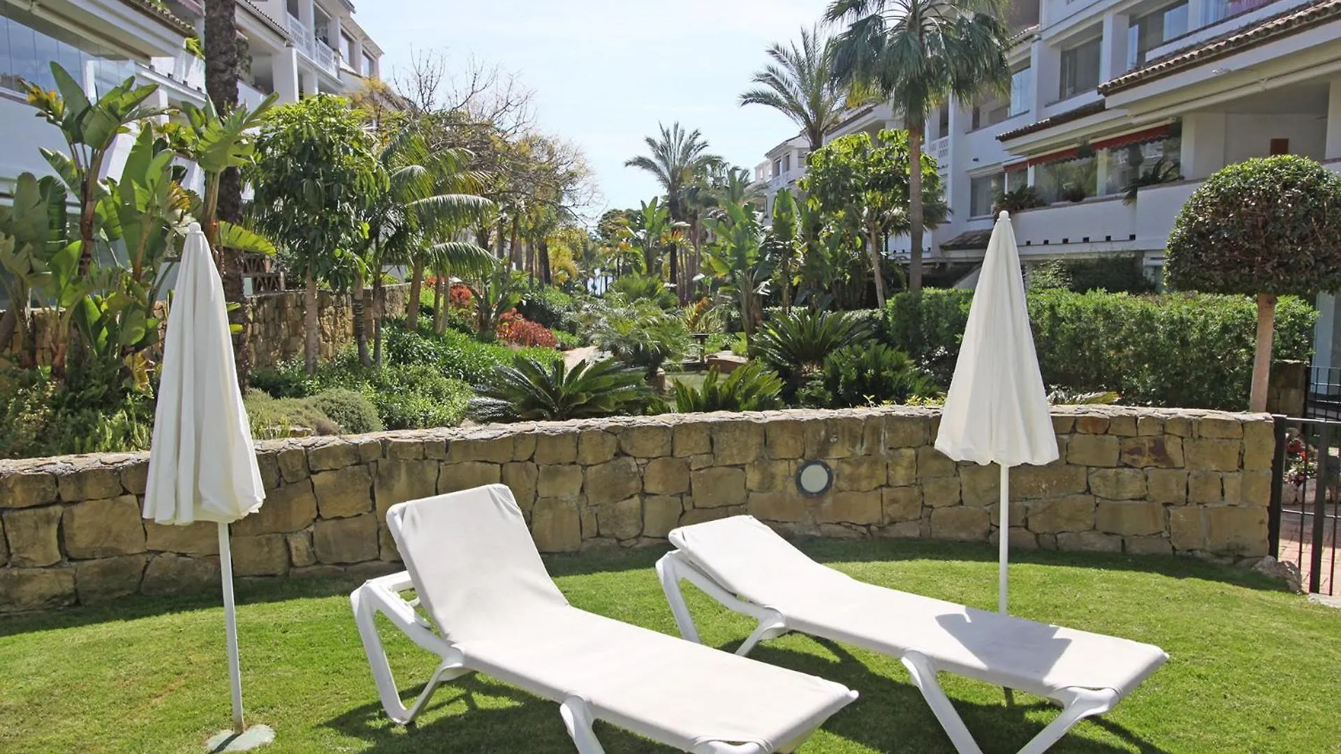1105 Beachfront Apartment Golden Mile Marbella 0*,  Španělsko